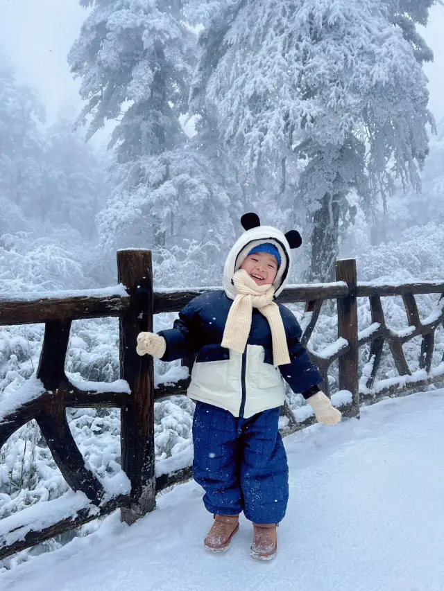 成都の周辺は、人が少なく雪が多く、美しすぎます