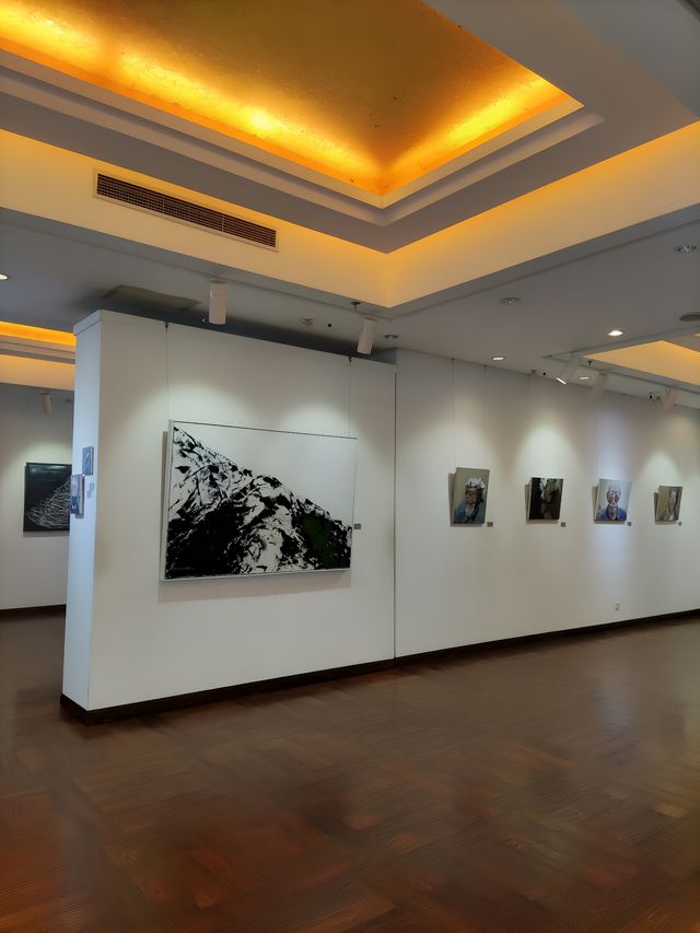 藏身於酒店裡的奧加美術館——