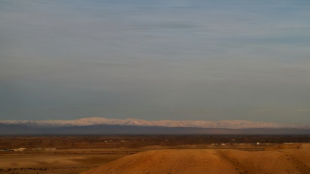 抵達新疆的第二天，我愛上了這裡的日落