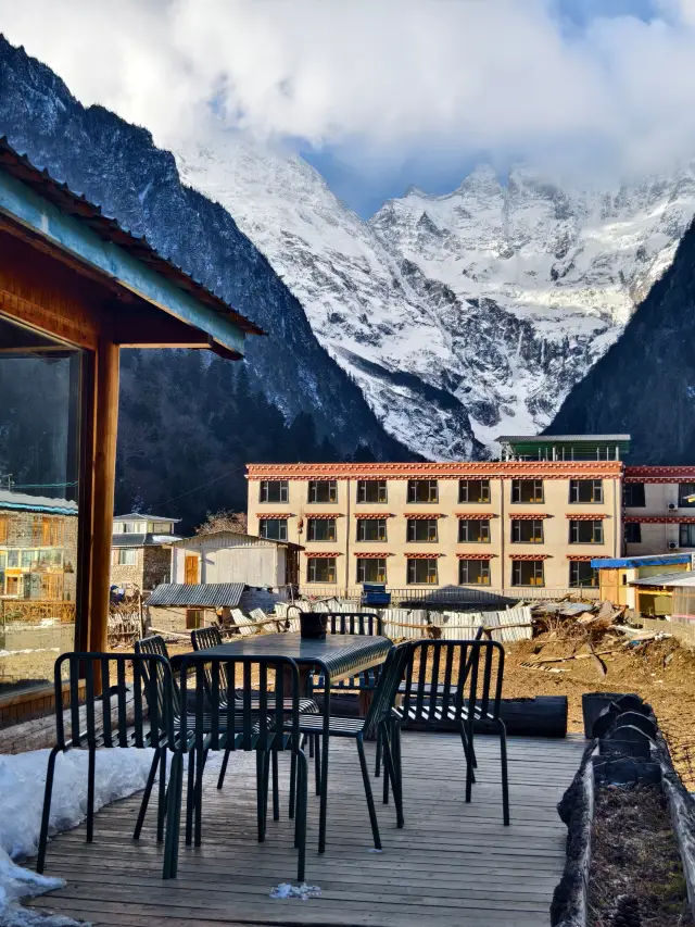Review of the two guesthouses I stayed at in Upper and Lower Yubeng