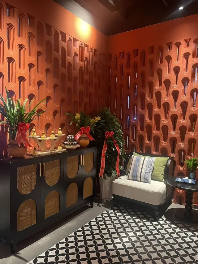 When visiting Xishuangbanna, you must experience a Thai traditional massage