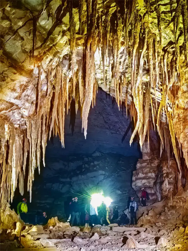 The "Eye of the Earth" in the Secret Realms of Shaanxi (with Guide)