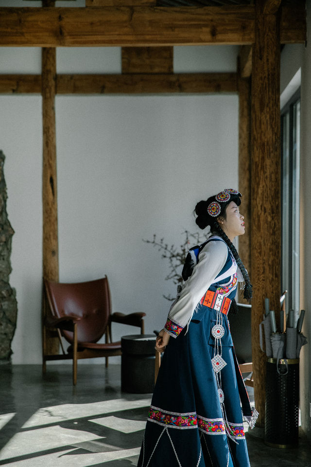 At the Wuzi Mountain House, spend a day as a Naxi maiden adorned with stars and moon.