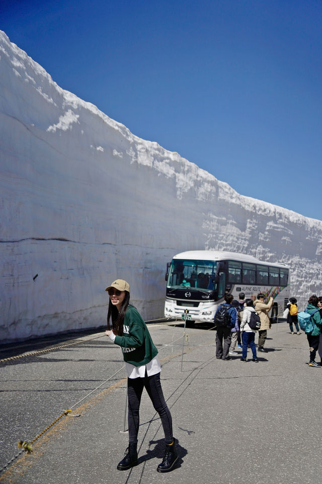 每年只限定兩個月的20米高大雪牆太震撼了
