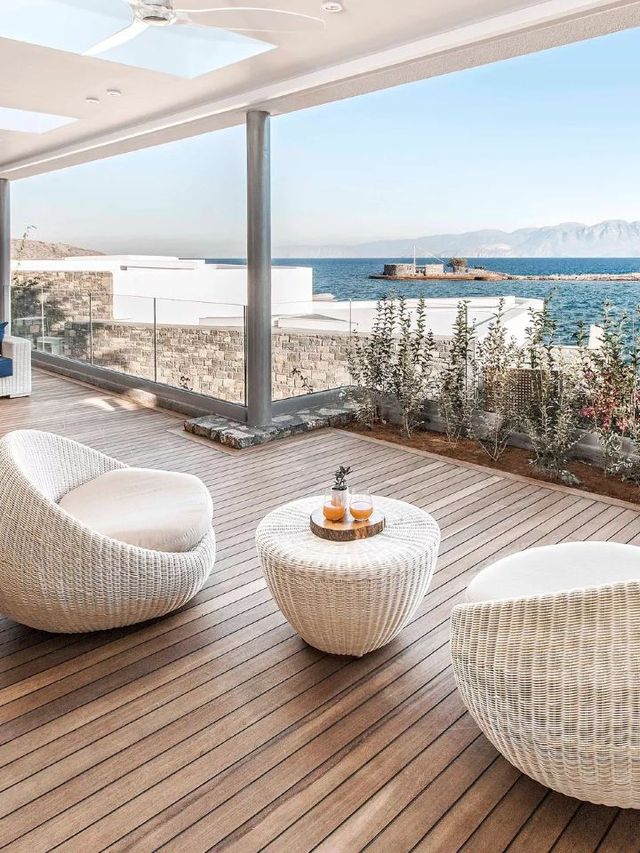 🌟 Elounda's Luxe Retreat: Beachfront Bliss & Villa Vibes 🌊🛏️