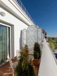 🌟 Madrid's Marvel: Luxe & Leisure at Wellington Hotel 🌟