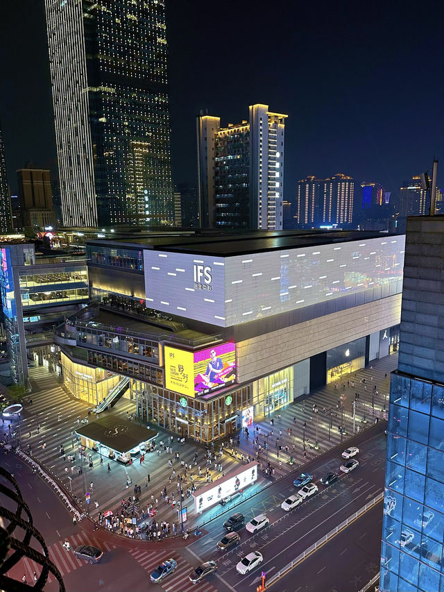 住進長沙市中心高空酒店在雲端度個假吧。
