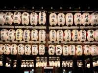 ⛩️京都八坂神社：夜色中流光溢彩的靈性之地