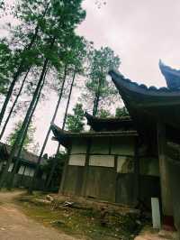 茗山寺探險指南：帶你走進神話與現實的交匯處。