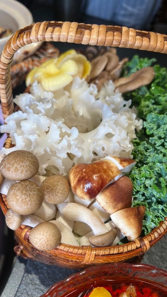 發現魔都美食寶藏餐廳，手把手帶你品嚐。