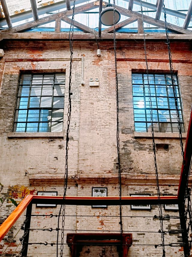 上海，老建築裡的藝術空間。