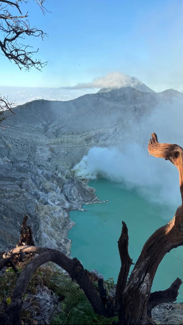 凌晨1點開始攀爬伊真火山