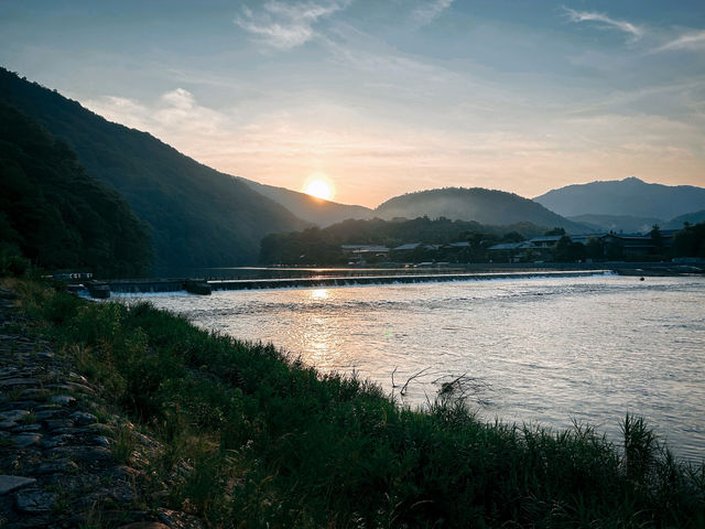 岚山で渡月橋の夕日を見逃さないで🌄