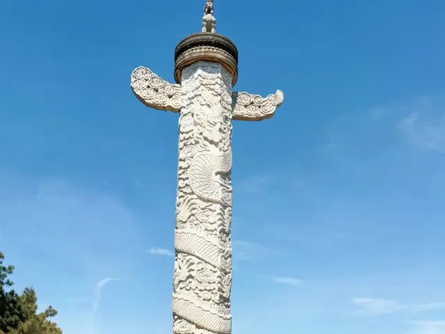 I've been to the Eastern Qing Tombs three times and finally figured it out.