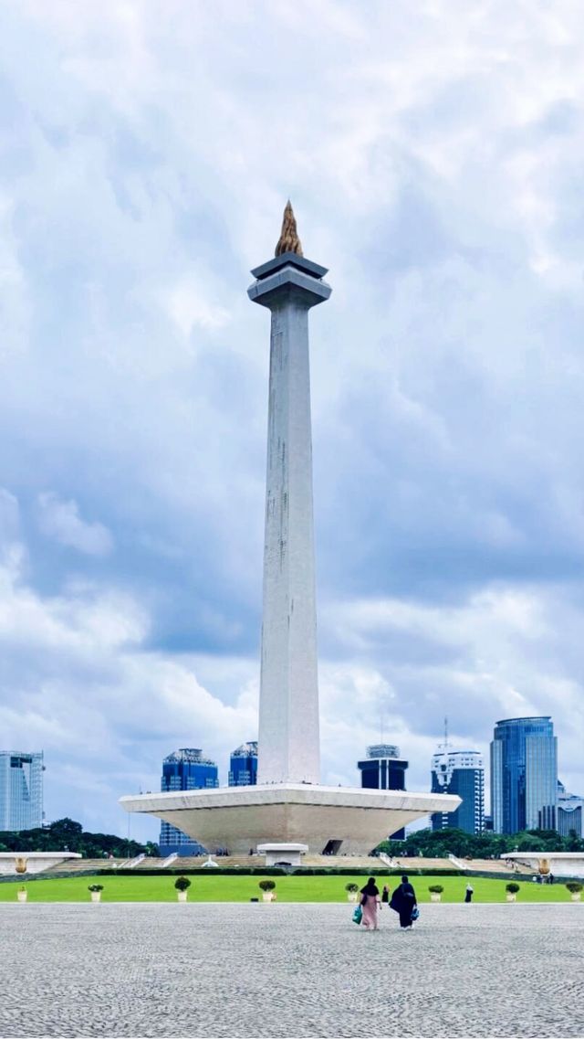 雅加達，這個充滿活力的東南亞都市，是歷史與現代交融的奇妙之地