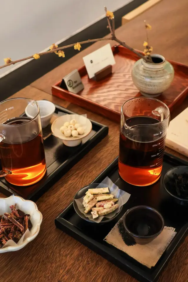 Don't just visit Kuanzhai Alley, discover the hidden gem teahouse on Zhiji Stone Street nearby.