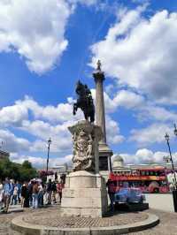 A Wonderful Day at Trafalgar Square in London