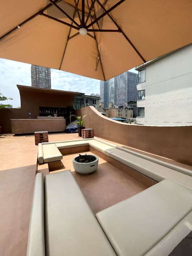 潮宗街的馬爾代夫酒店！懸空泳池絕了！