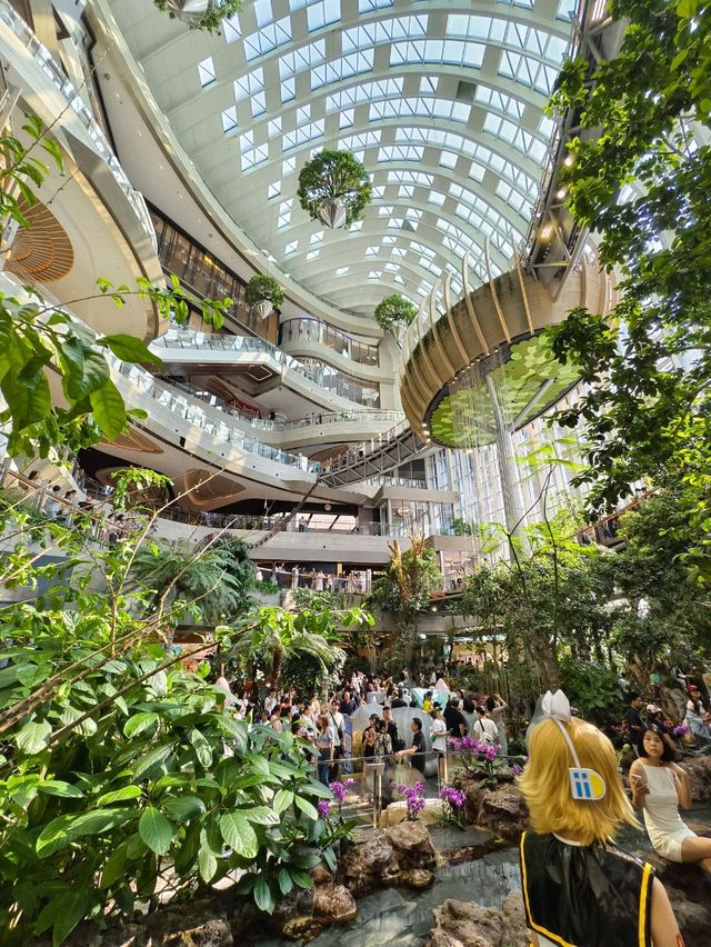 Floating trees! 😱 This is a must-visit shopping mall in Chongqing! 