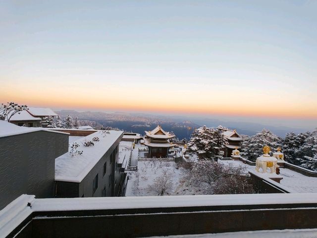 峨眉山｜雲海之上的靈性淨土