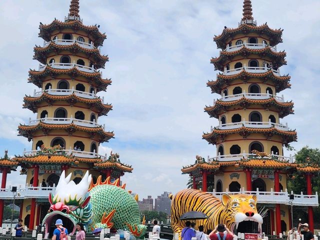 🌟 Kaohsiung in 72 Hours: Trains, Temples & Tropical Vibes 🌴🚆🌟 