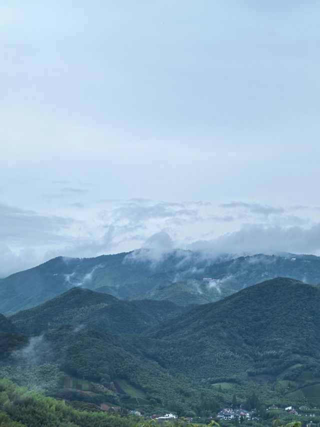 繼承「王位」，雨後初晴時，雲海翻騰