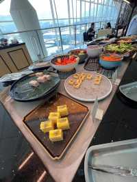 【香港機場Priority Pass Lounge大比拼！邊間抵食又好坐？】