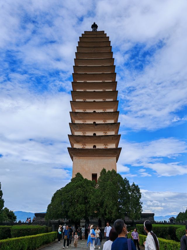 寺不在大，依山傍水則靈