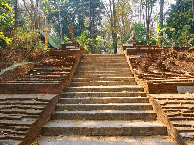 清邁寺廟佛塔間遊走 清邁寺廟佛塔間遊走