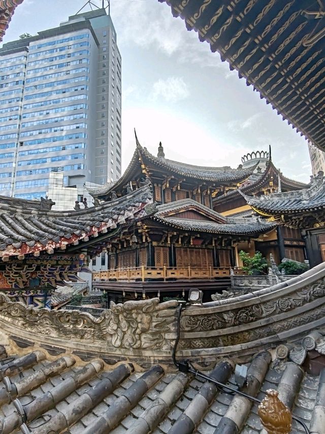 Layered Elegance: The Upturned Eaves of Luohan Temple