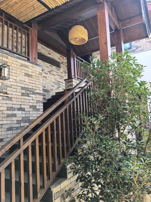 麗江束河絕美民宿侘寂美學&咖啡香雙重治癒！