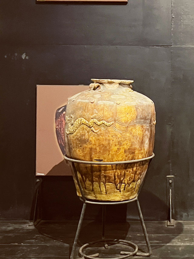 🏛️ Galle Maritime Museum: Where Chinese Porcelain Meets Ocean Legends! 🌊