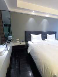 瀋陽出差偶遇的溫柔，藏在豪澤與莫子山的秋裡