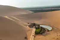 飛沙不落的月牙泉