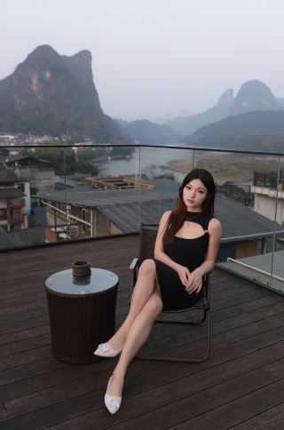 양삭 이 차거 호텔은 산수화를 방 안으로 옮겨 놓았어요