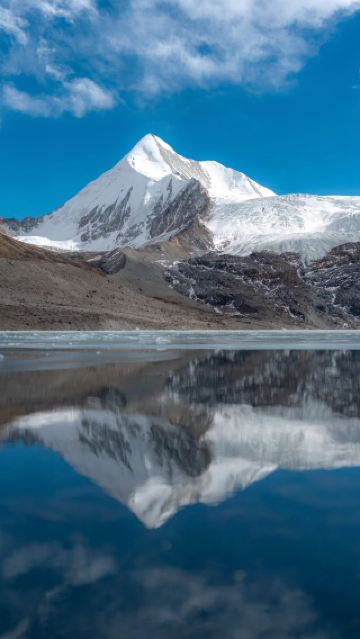 A circular route covers snow mountains, glaciers, blue ice caves, rainforests, and temples all in one go～