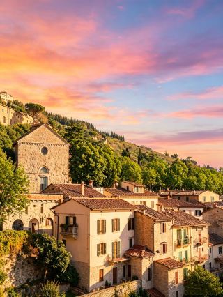 Tuscany under the sun: a deep and slow travel guide to Cortona