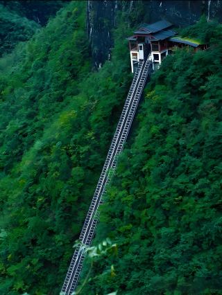 Enshi Luyuanping | A day falling into the center of the earth, staying in the comfort of Super 8 If Enshi has a hidden gem, it must be Luyuanping—a primitive village with no road access to this day