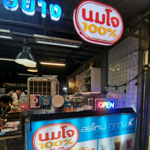 ร้านนมโจ  100%  ร้านนี้สั่งเลยอร่อยทุกอย่าง