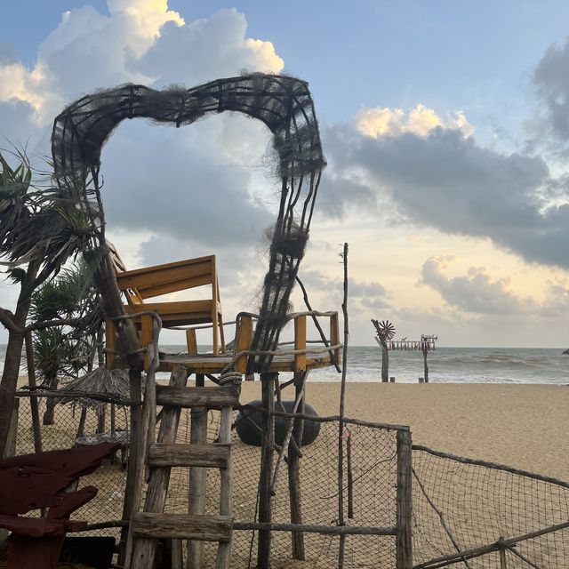 ชายหาดบ้านทอน แหล่งผลิตเรือกอและแห่งเดียวในจังหวัด