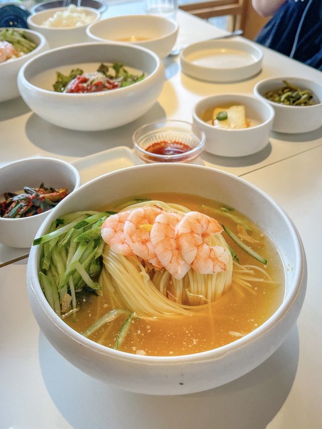 비주얼도 좋고 맛도 좋은 황리단길 한정식