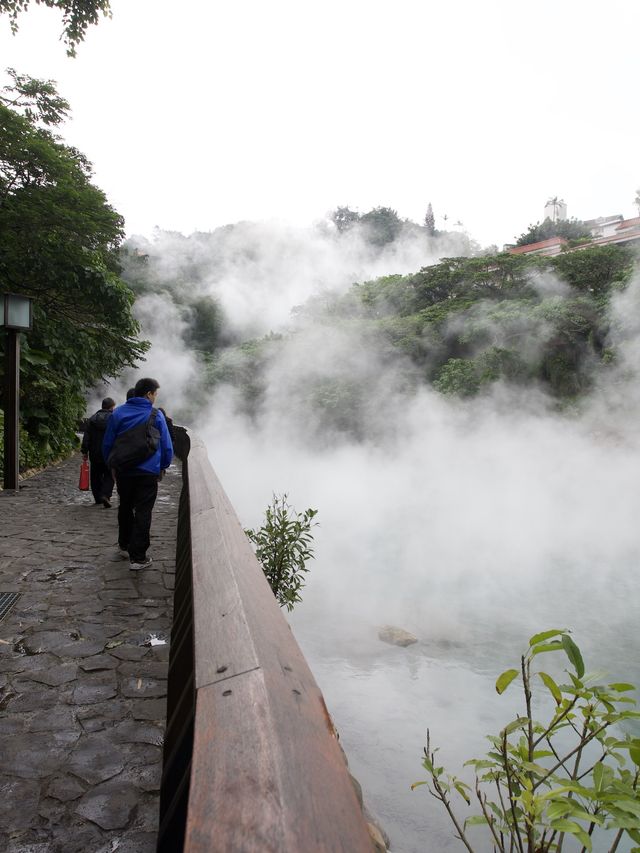 迷霧中感受溫泉地熱的北投地熱谷公園