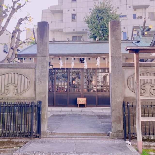 【東京】 こんな所に高輪の総鎮守⛩️