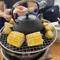 有乜好過chill住同朋友吹水bbq，啲細路就喺前面玩 