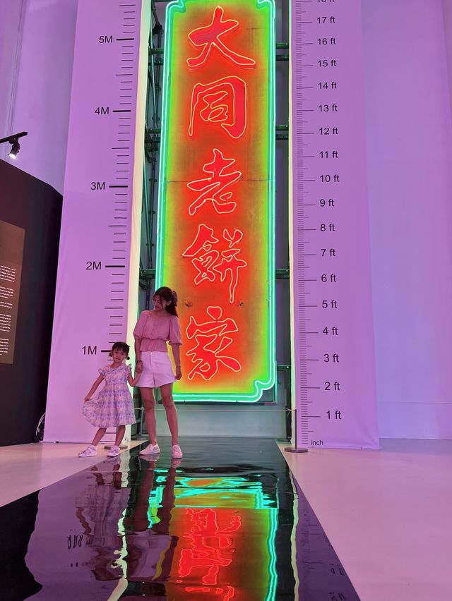 霓虹燈下的香港