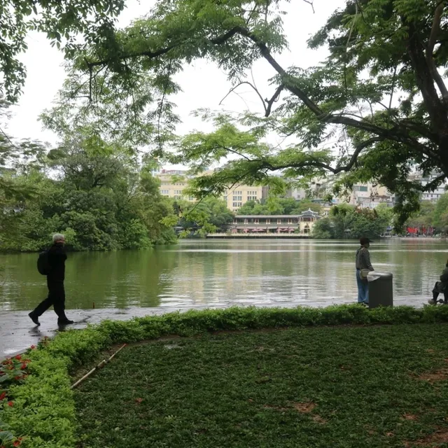 Hoan Kiem lake: Legend in the heart of capital