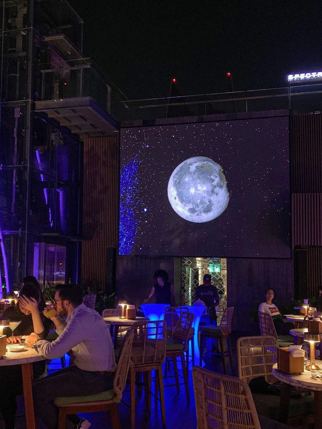 Spectrum Lounge & Bar - ดินเนอร์สุดหรูกับคนพิเศษ