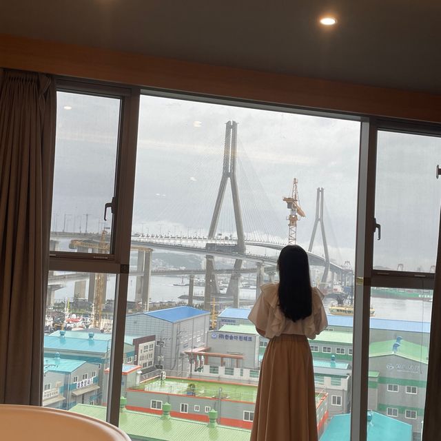 화려한 영도 북항대교뷰 1열 관람 가능한 호텔