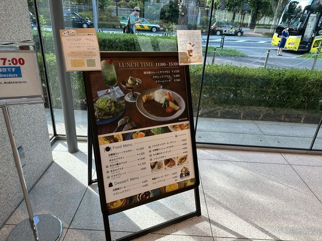 東京・四谷。迎賓館に立ち寄ったなら『迎賓館赤坂離宮前休憩所』で休憩しませんか？