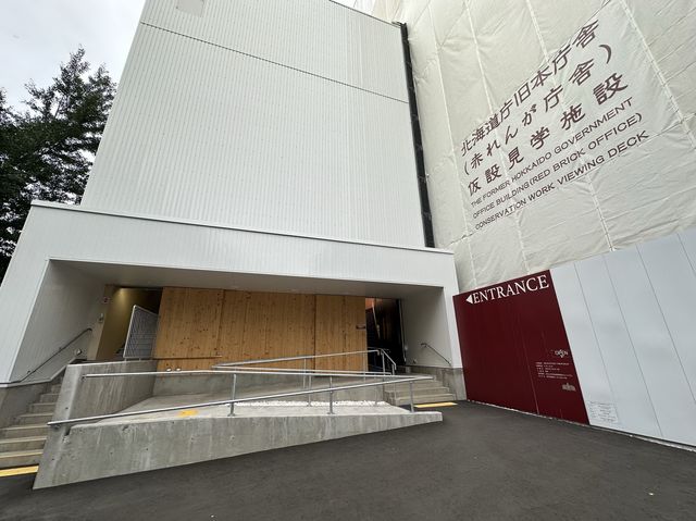 北海道・札幌。リニューアル工事中ですが仮設見学施設になっています『北海道庁赤れんが庁舎 (旧本庁舎)』